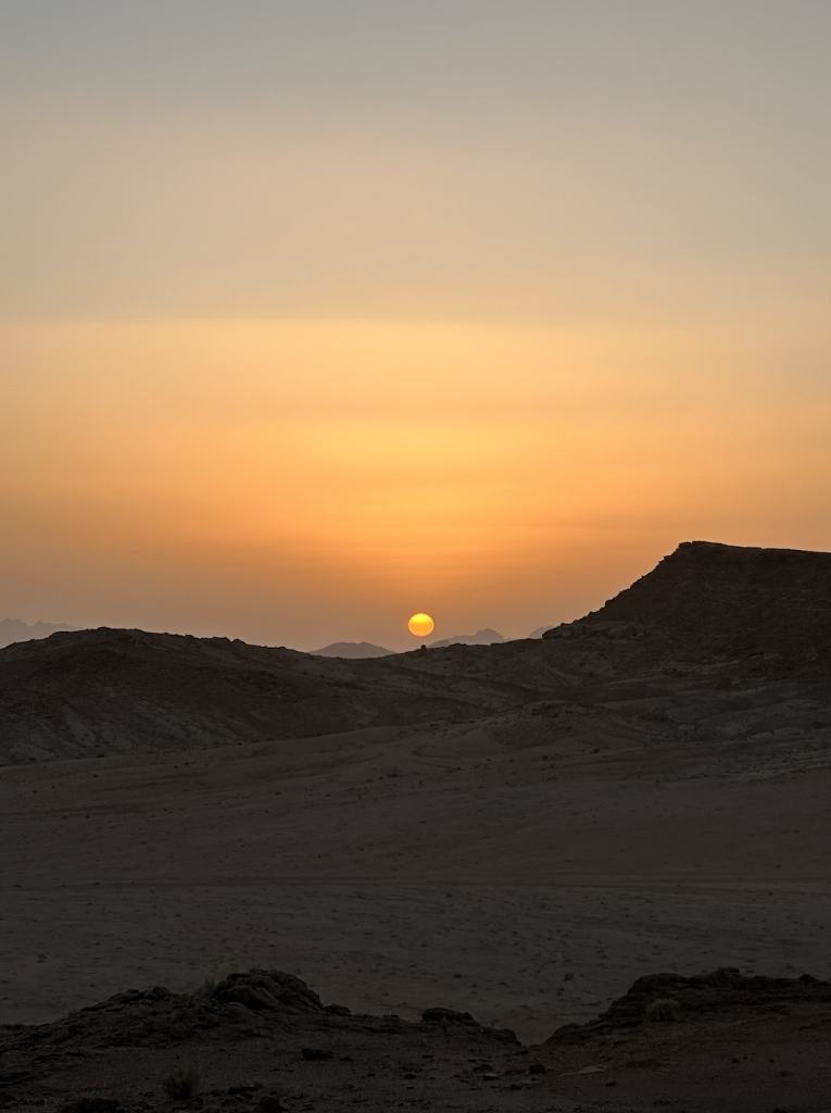 admirer-le-coucher-du-soleil-dans-le-wadi-rum