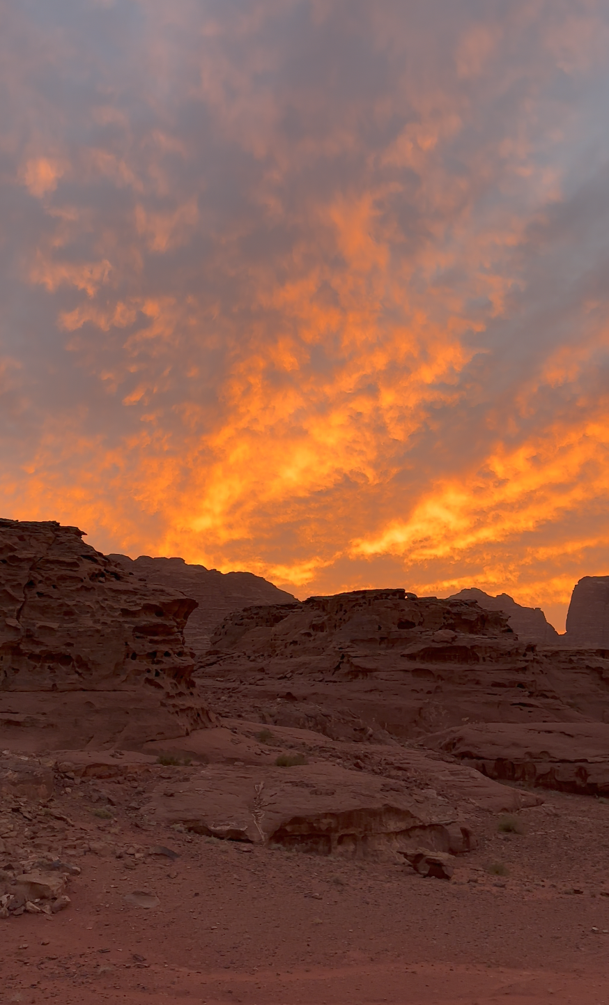beautiful-sunset-in-wadi-rum-desert